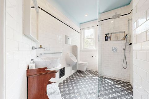 Photo 18 at 440 Sackville Street, South St. James Town, Toronto