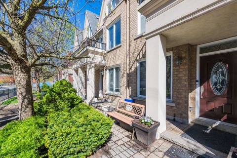 Photo 1 at TH8 - 140 Bathurst Street, Niagara, Toronto