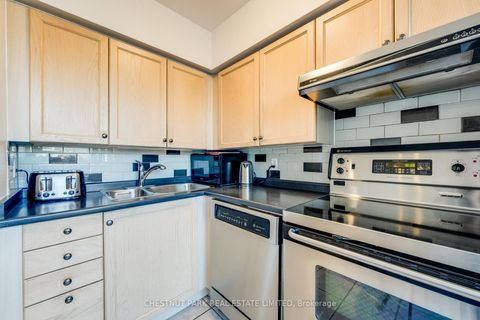 Photo 14 at TH8 - 140 Bathurst Street, Niagara, Toronto