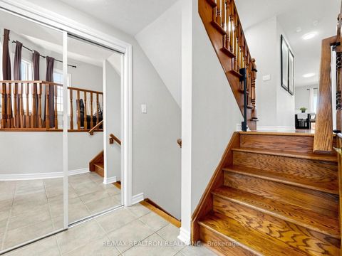 Photo 3 at 134 Humberland Drive, Oak Ridges, Richmond Hill