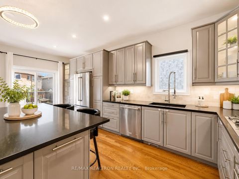 Photo 9 at 134 Humberland Drive, Oak Ridges, Richmond Hill