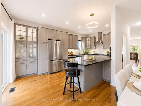 Photo 11 at 134 Humberland Drive, Oak Ridges, Richmond Hill