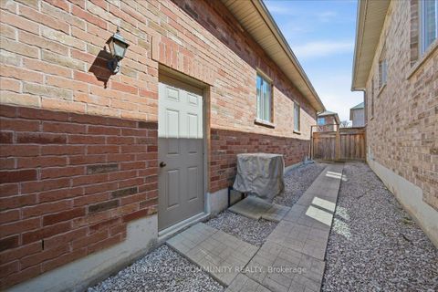 Photo 45 at 51 Tonner Crescent, Bayview Northeast, Aurora