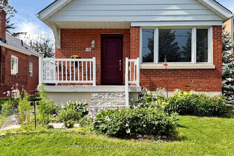 Photo 2 at 120 Pitt Avenue, Birchmount, Toronto