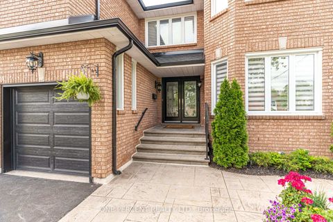 Photo 2 at 7 Mendip Crescent, Dorset Park, Toronto