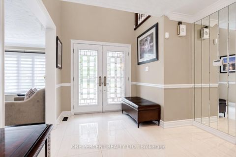 Photo 3 at 7 Mendip Crescent, Dorset Park, Toronto