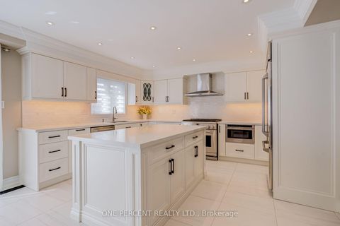 Photo 10 at 7 Mendip Crescent, Dorset Park, Toronto