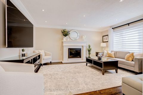 Photo 14 at 7 Mendip Crescent, Dorset Park, Toronto