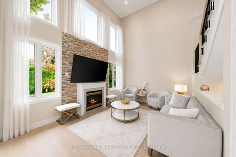 Photo 1 at 101 Ravine Edge Drive, Jefferson, Richmond Hill