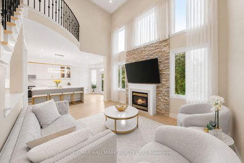 Photo 3 at 101 Ravine Edge Drive, Jefferson, Richmond Hill