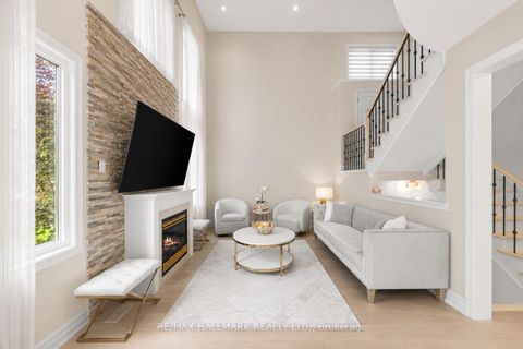 Photo 4 at 101 Ravine Edge Drive, Jefferson, Richmond Hill