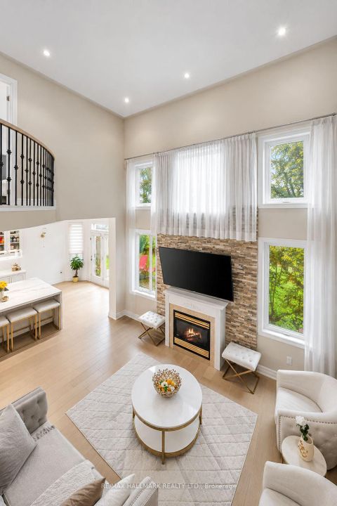 Photo 9 at 101 Ravine Edge Drive, Jefferson, Richmond Hill