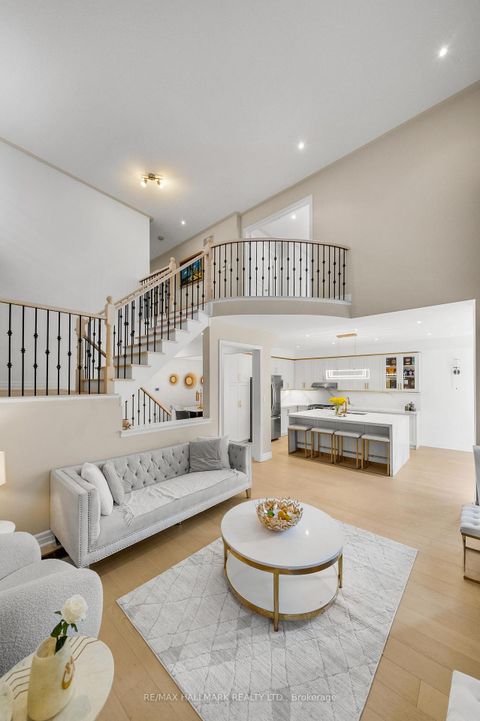 Photo 11 at 101 Ravine Edge Drive, Jefferson, Richmond Hill