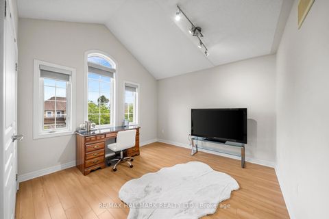 Photo 21 at 101 Ravine Edge Drive, Jefferson, Richmond Hill
