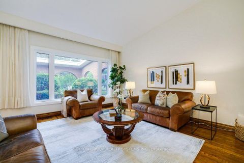 Photo 4 at 93 Poplar Heights Drive, Humber Valley, Toronto