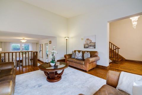 Photo 5 at 93 Poplar Heights Drive, Humber Valley, Toronto