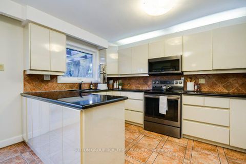 Photo 12 at 93 Poplar Heights Drive, Humber Valley, Toronto