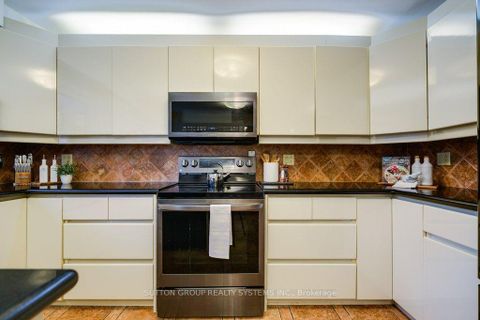 Photo 13 at 93 Poplar Heights Drive, Humber Valley, Toronto