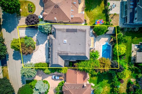 Photo 3 at 56 Winchester Lane, South Richvale, Richmond Hill