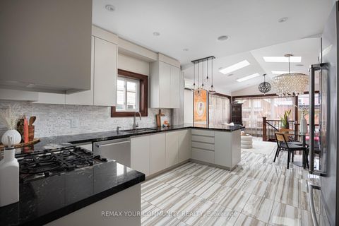 Photo 3 at 29 Denison Avenue, Chinatown, Toronto