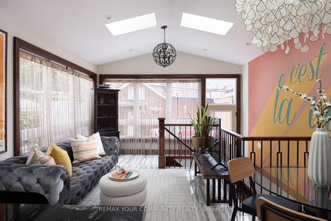 Photo 8 at 29 Denison Avenue, Chinatown, Toronto