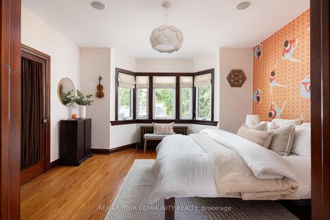 Photo 13 at 29 Denison Avenue, Chinatown, Toronto