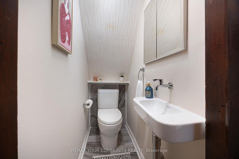Photo 18 at 29 Denison Avenue, Chinatown, Toronto