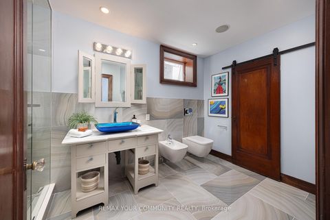 Photo 23 at 29 Denison Avenue, Chinatown, Toronto