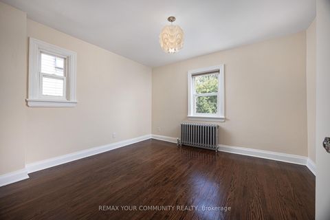 Photo 31 at 29 Denison Avenue, Chinatown, Toronto