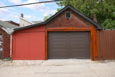 Photo 41 at 29 Denison Avenue, Chinatown, Toronto
