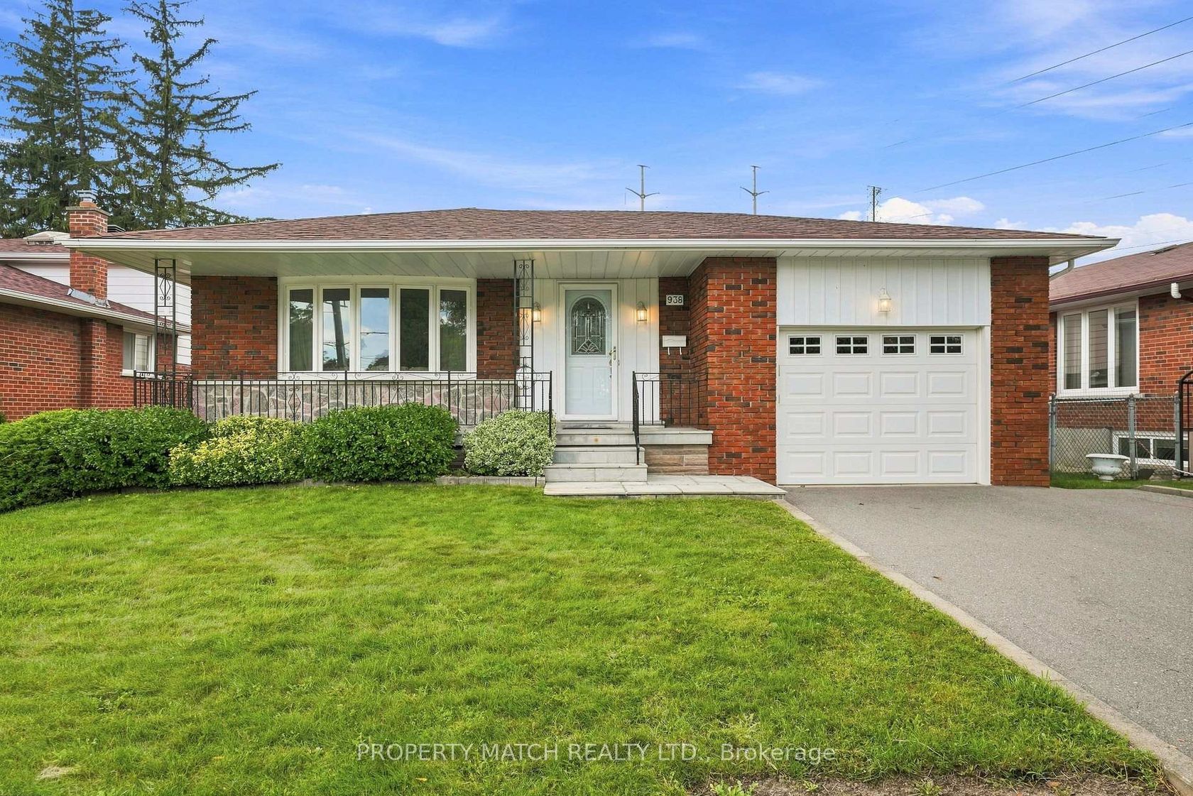 938 Scarborough Golf Club Road, Woburn, Toronto photo number 2