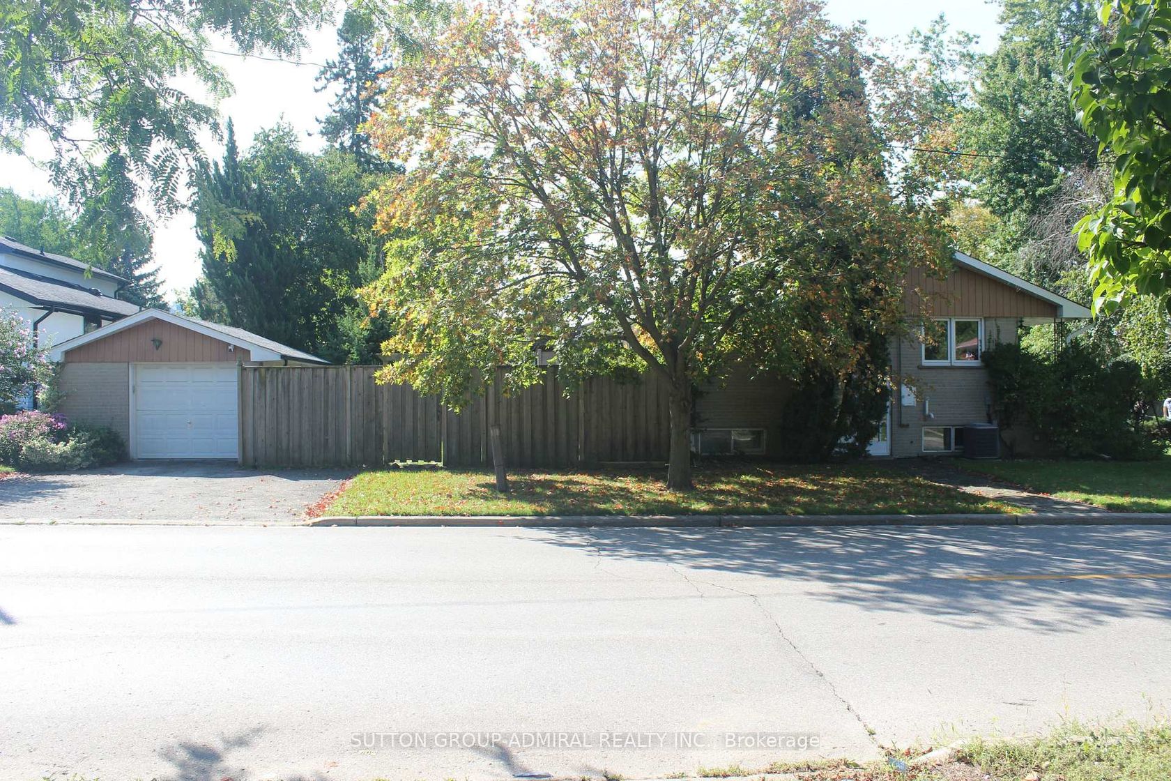 49 Talbot Road, Newtonbrook West, Toronto photo number 2