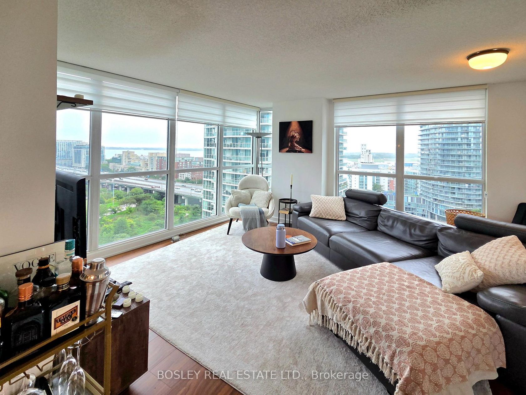 1901 - 85 Queens Wharf Road, Waterfront Communities C1, Toronto photo number 2
