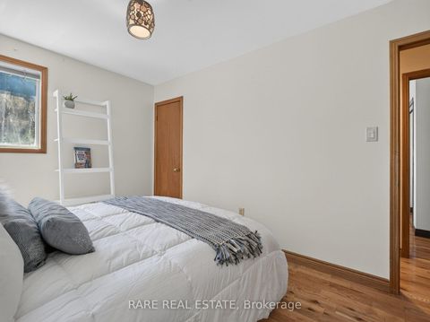 Photo 16 at 12 Kentroyal Drive, Humber Heights, Toronto