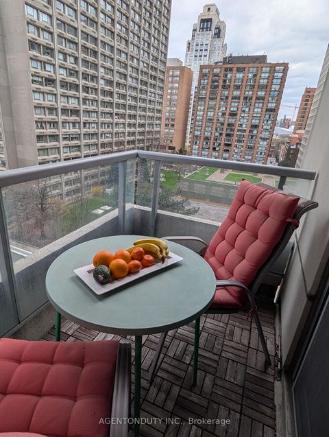 Photo 6 at 1009 - 35 Balmuto Street, Bay Street Corridor, Toronto