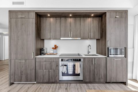 Photo 11 at 1112 - 470 Front Street W, Waterfront Communities C1, Toronto