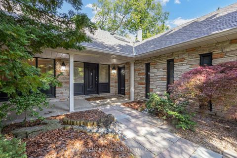 Photo 1 at 19 Ridgegate Crescent, Queensway, Toronto