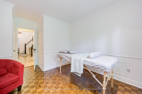 Photo 7 at 19 Ridgegate Crescent, Queensway, Toronto