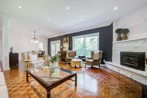 Photo 10 at 19 Ridgegate Crescent, Queensway, Toronto