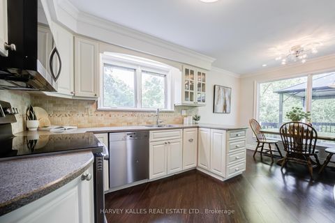 Photo 18 at 19 Ridgegate Crescent, Queensway, Toronto