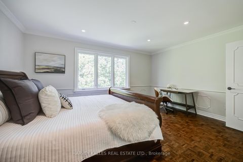 Photo 21 at 19 Ridgegate Crescent, Queensway, Toronto