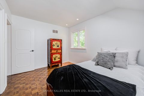 Photo 27 at 19 Ridgegate Crescent, Queensway, Toronto
