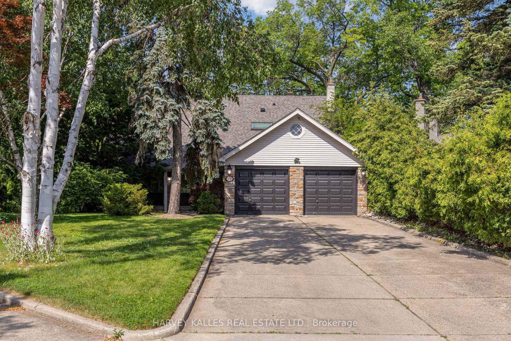 19 Ridgegate Crescent, Queensway, Toronto 