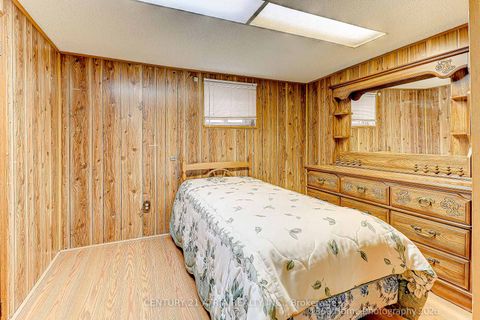 Photo 15 at 23 Tumpane Street, CFB, Toronto
