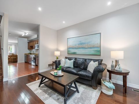 Photo 1 at 251A Chisholm Avenue, Lumsden, Toronto