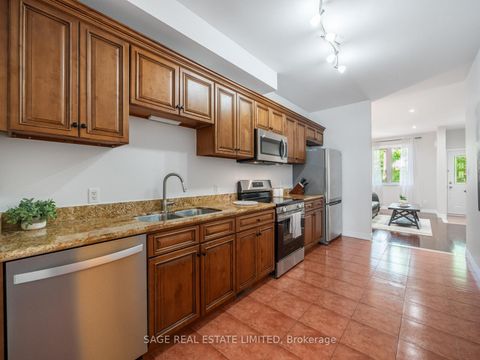 Photo 5 at 251A Chisholm Avenue, Lumsden, Toronto