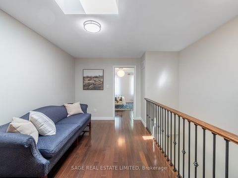 Photo 10 at 251A Chisholm Avenue, Lumsden, Toronto