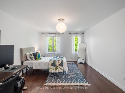 Photo 12 at 251A Chisholm Avenue, Lumsden, Toronto