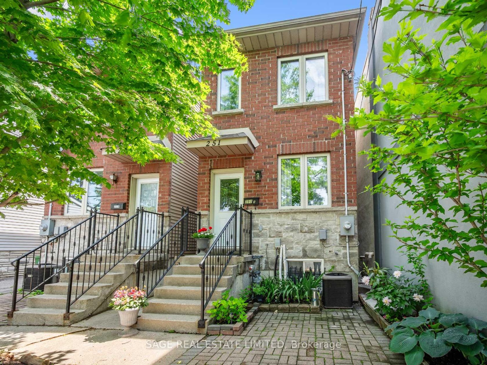 251A Chisholm Avenue, Lumsden, Toronto photo 7