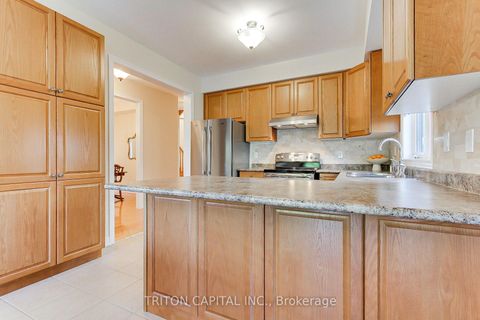 Photo 10 at 96 Timber Valley Avenue, Oak Ridges, Richmond Hill